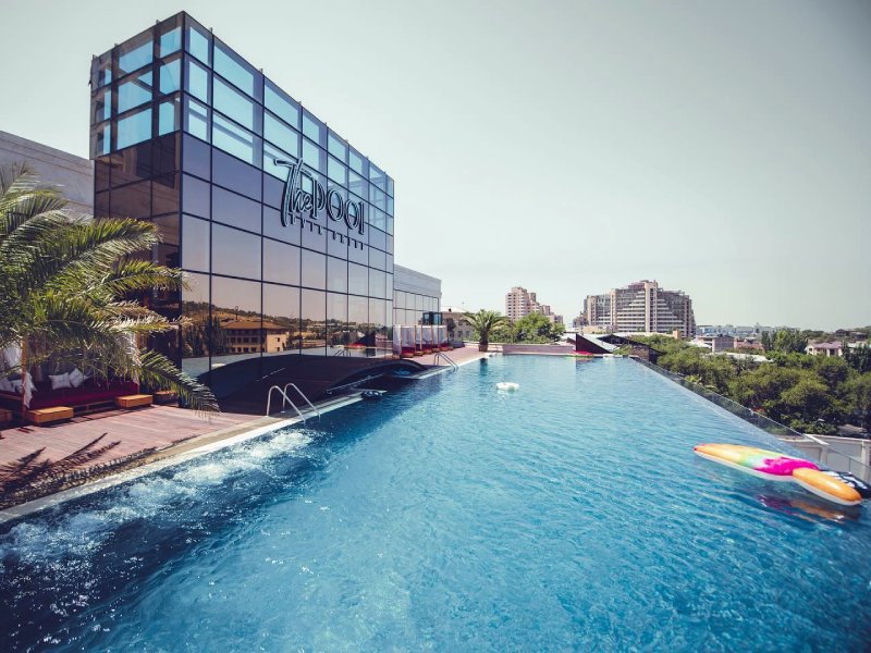 Top 9 Outdoor Swimming Pools in Yerevan